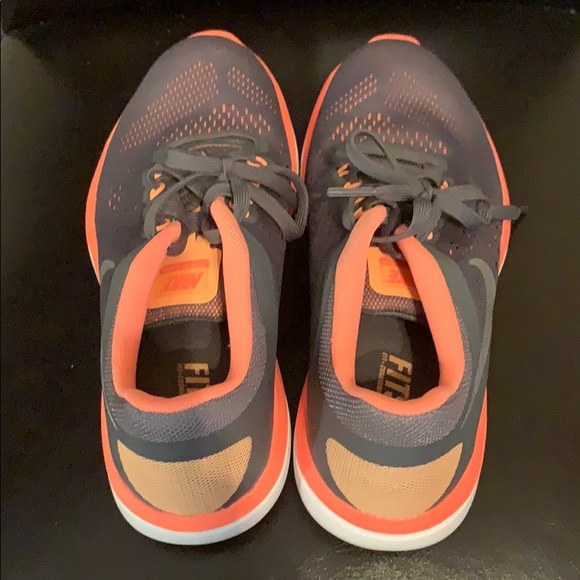 NIKE FLEX RUNNING SHOES!!!!  WOMENS SIZE 7 - Picture 4 of 4